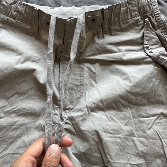 GREY UNIQLO CARGO WIND PANTS - SIZE 30-33 - Picture 5 of 8